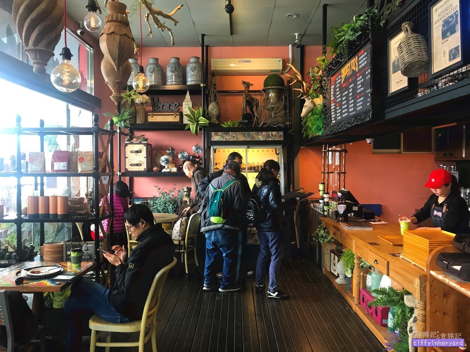南投日月潭人氣餐廳冒煙的喬-環境照 南投日月潭人氣餐廳冒煙的喬-環境照