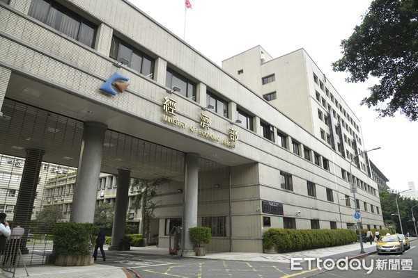 ▲後疫情時代,經濟部規劃振興券與振興抵用券等多元方案刺激消費。(圖/記者湯興漢攝) ▲後疫情時代,經濟部規劃振興券與振興抵用券等多元方案刺激消費。(圖/記者湯興漢攝)
