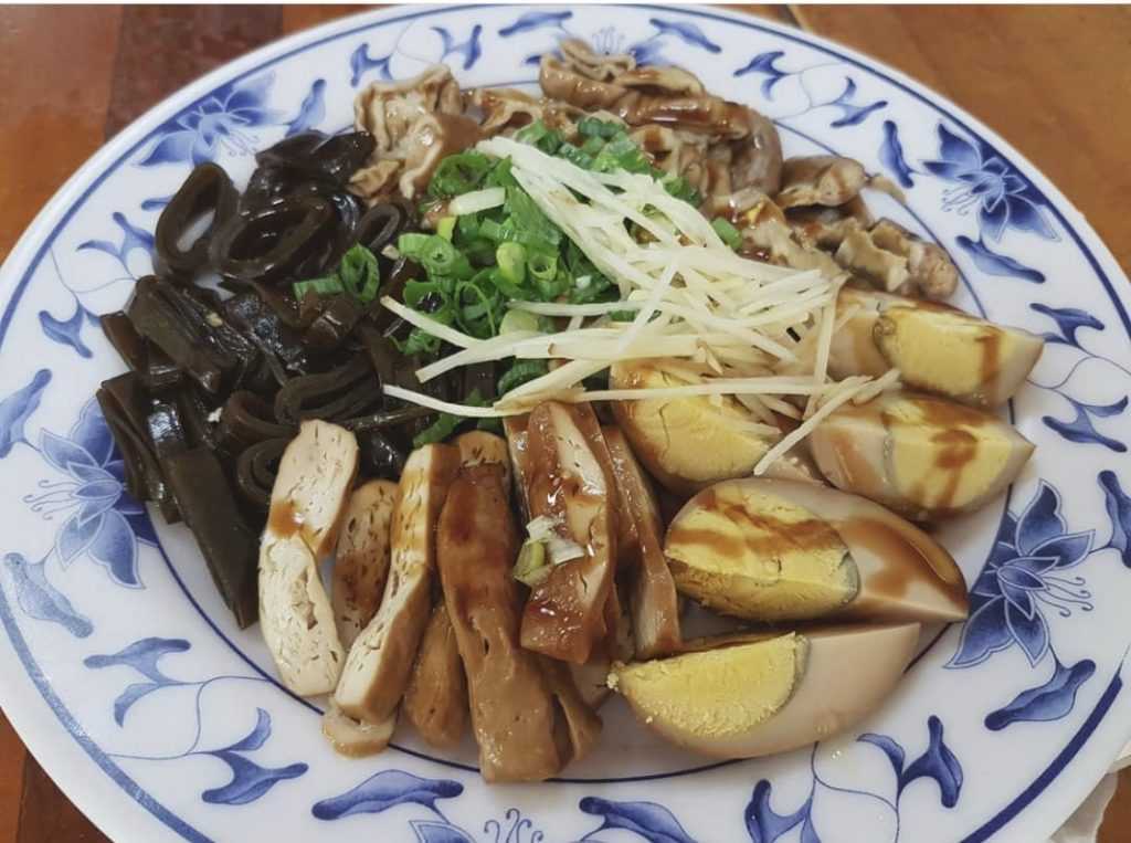 集集景點推薦|鐵道小鎮懷舊一日遊,集集火車站附近景點&美食&住宿 集集美食 牛肉麵 集集小吃 中式料理 小菜滷味