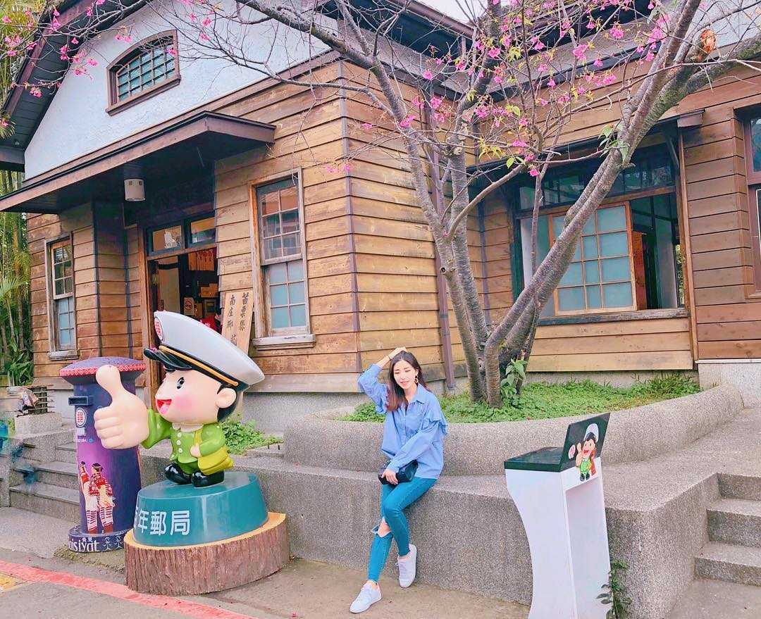 苗栗南庄【蘇維拉莊園】走入童話森林中，苗栗一日遊超好玩！《巨大蘑菇屋、精靈樹屋、侏儸紀恐龍》