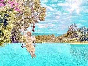 苗栗銅鑼【莫內秘密花園】走入愛麗絲夢遊仙境，日式街道、天國階梯、水上鞦韆、巨大時鐘好好拍！