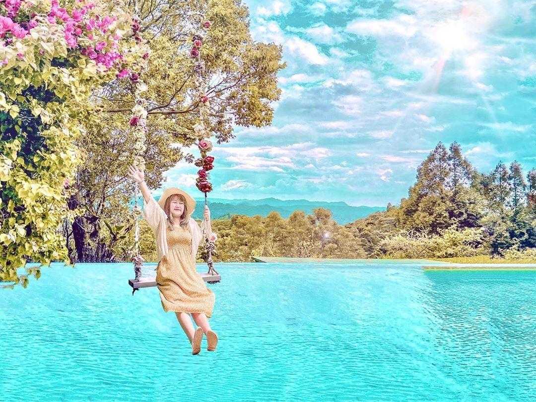 苗栗銅鑼【莫內秘密花園】走入愛麗絲夢遊仙境，日式街道、天國階梯、水上鞦韆、巨大時鐘好好拍！