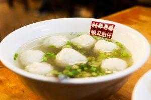 九份美食魚丸湯 ｜魚丸伯仔｜六十年老店手工魚丸湯、豆干包、乾冬粉