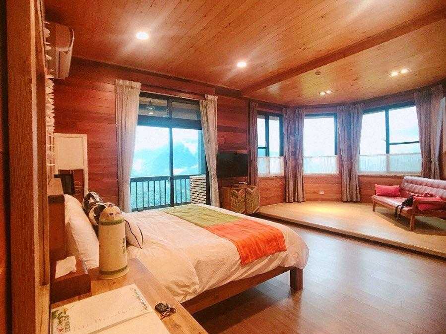 苗栗南庄【蘇維拉莊園】走入童話森林中，苗栗一日遊超好玩！《巨大蘑菇屋、精靈樹屋、侏儸紀恐龍》