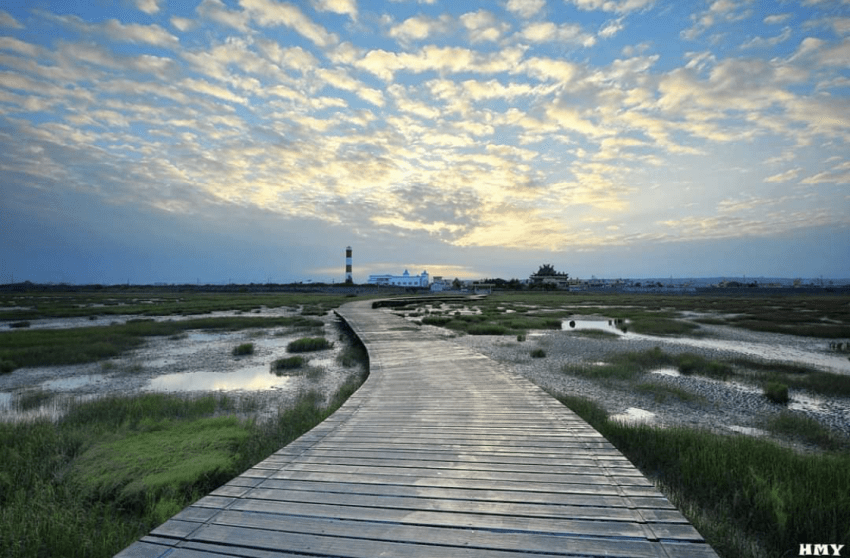【台中高美濕地】濕地一日遊攻略、潮汐時間、木棧道美景、交通停車、周邊美食攻略