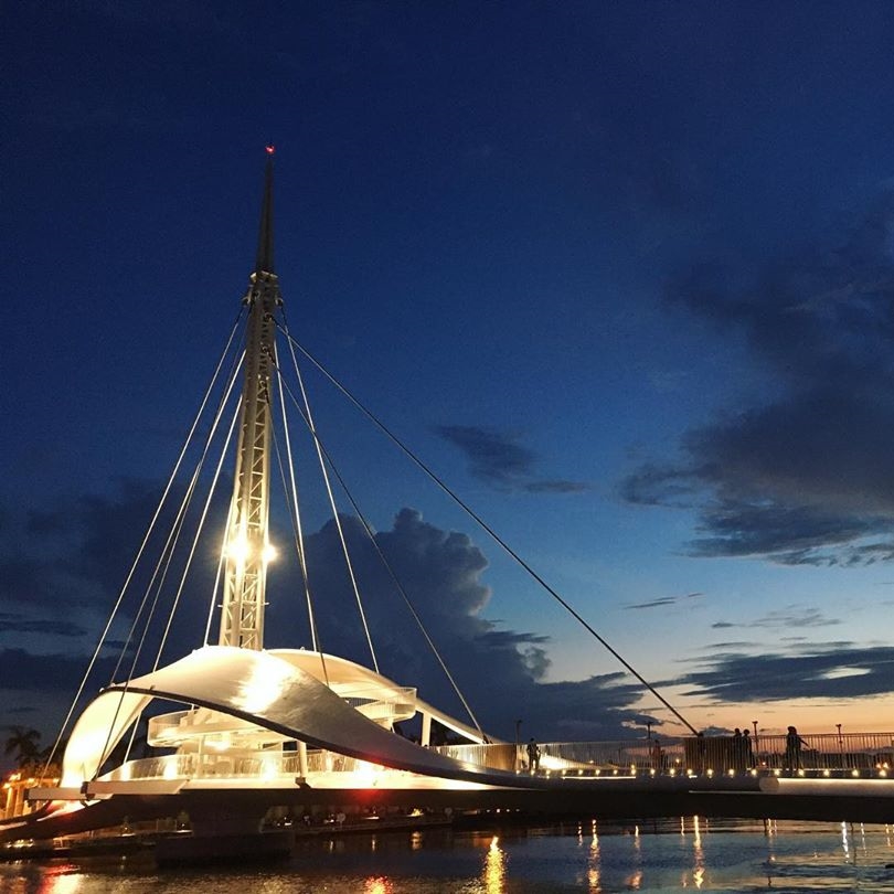 【高雄大港橋】全台首座水平旋轉橋《必知旋轉時間》，鹽埕附近景點一日遊、美食、交通攻略