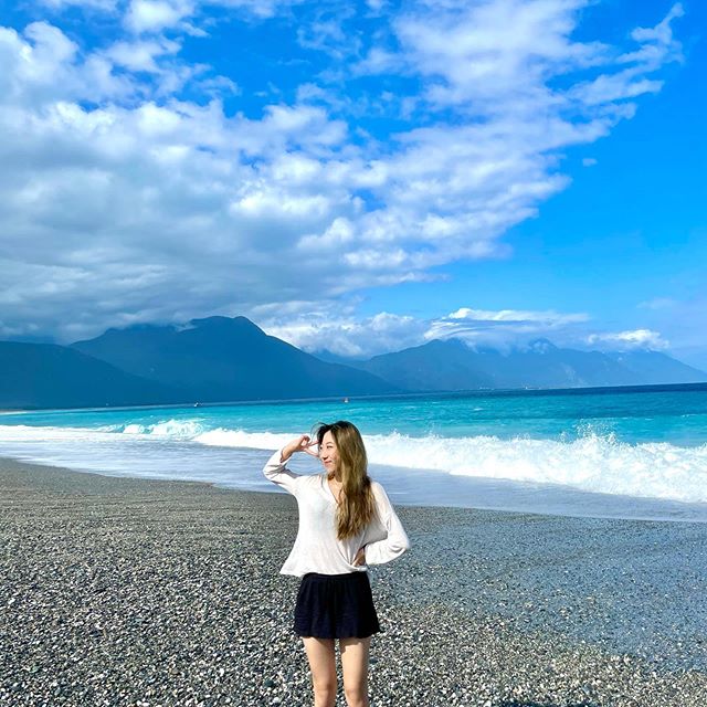 花蓮七星潭 花蓮七星潭|位於新城鄉 193 縣道旁的「七星潭」可是來花蓮旅遊必去的觀光景點,也是花蓮縣唯一的縣級風景區,由於由高處往下看像一輪弦月,因此又被稱為「月牙灣」。