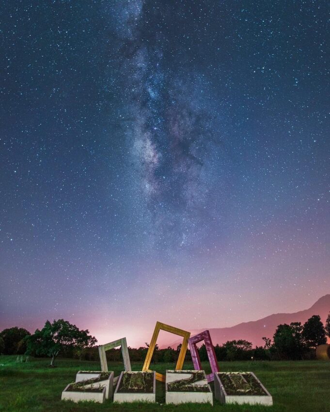 大農大富平地森林園區|園區簡介、地圖 大農大富的起源是台糖用來種植甘蔗的大農及大富二個農場,園區佔地1250公頃,相當於48座台北大安森林公園,早期這裡的土地較為貧瘠,因此在規劃初期,但是有計劃的朝「在地文化、生態、樂活、遊憩、節能」等方向做園區設計。