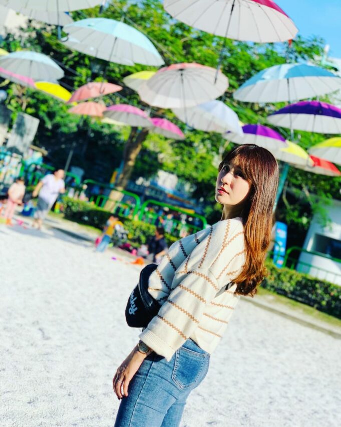 裝置藝術-漂浮傘,五彩繽紛的傘吊掛在空中,隨著風搖擺 435藝文特區 漂浮傘