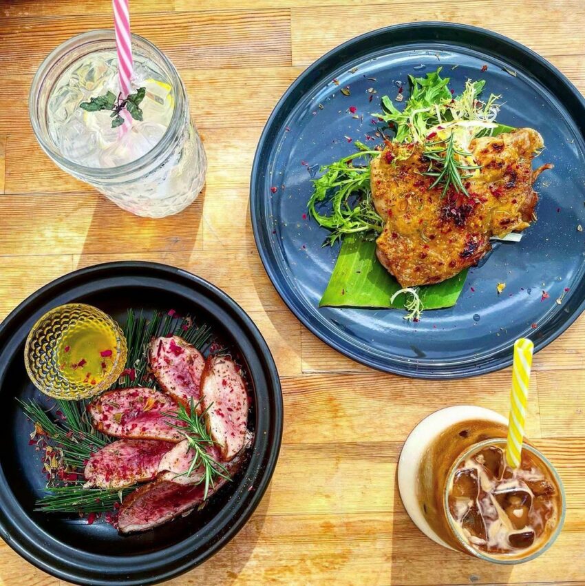 整塊的去骨雞腿肉,咬下去很多汁,搭配上檸檬的香氣去除口中的油膩 主餐-青檸雞腿排