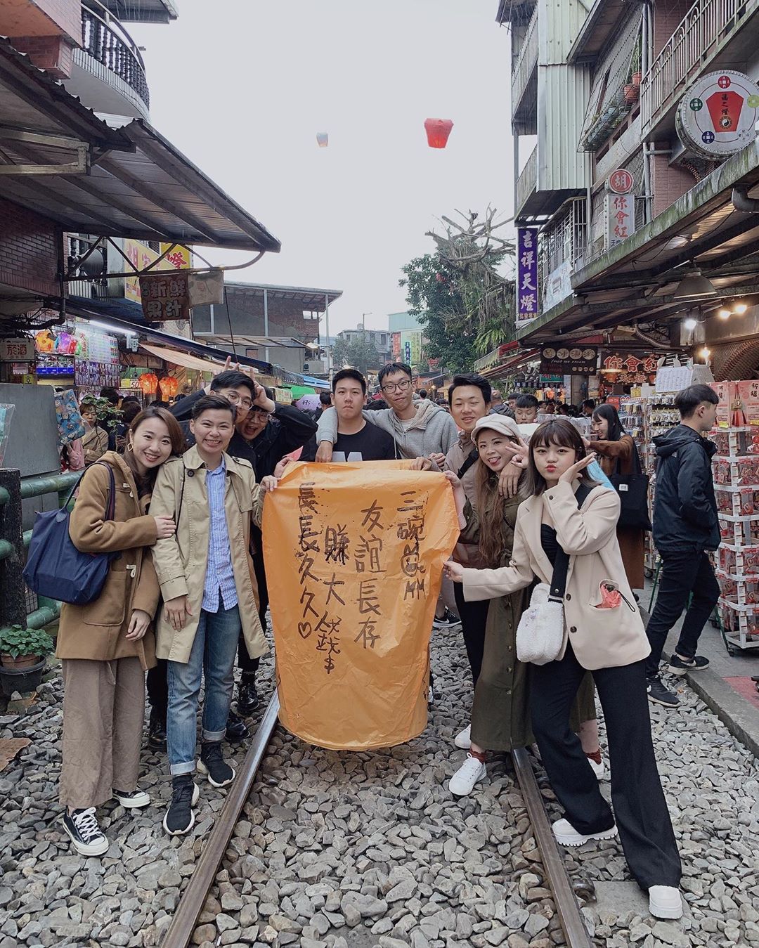 平溪天燈 平溪車站放天燈
