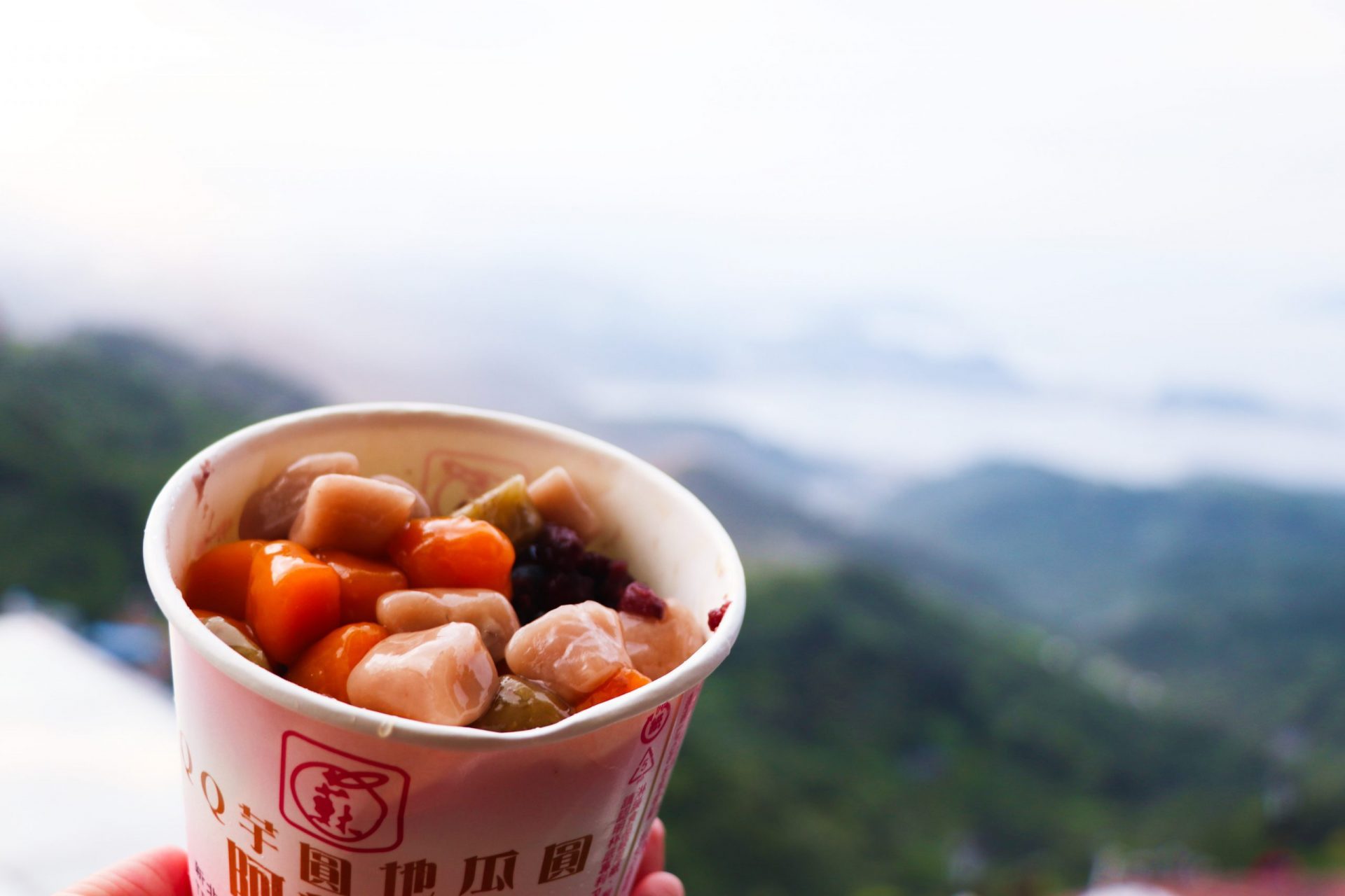 九份芋圓大PK - 阿柑姨芋圓在九份老街制高點，可眺望海景