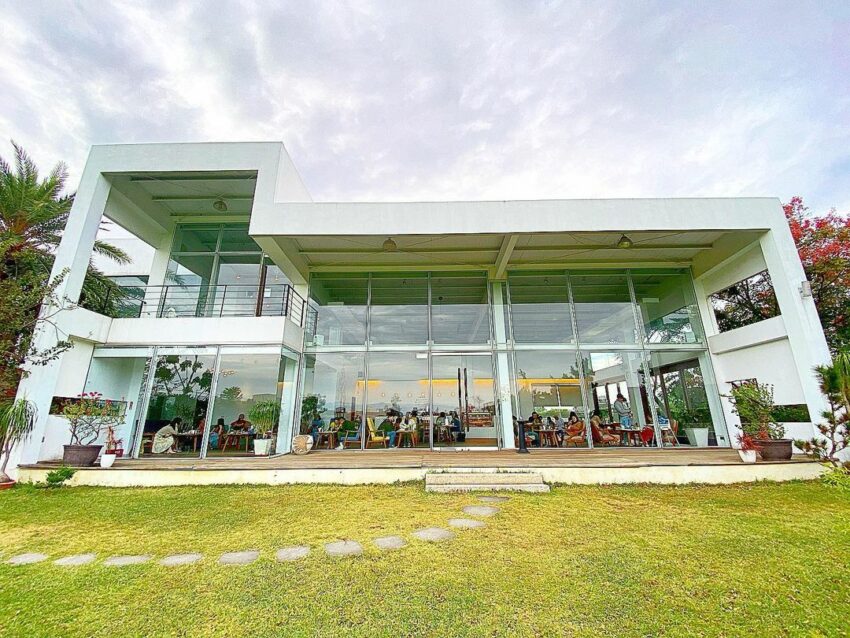 【新竹景觀餐廳】推薦21家新竹必去景觀餐廳，一次坐擁湖畔山景、百萬夜景、森林秘境