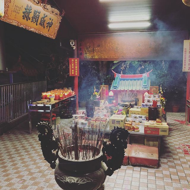 泡麵土地公|南投中寮石龍宮|用泡麵拜拜?還有免費泡麵可以吃!業績冒泡必朝聖的土地公廟 南投石龍宮