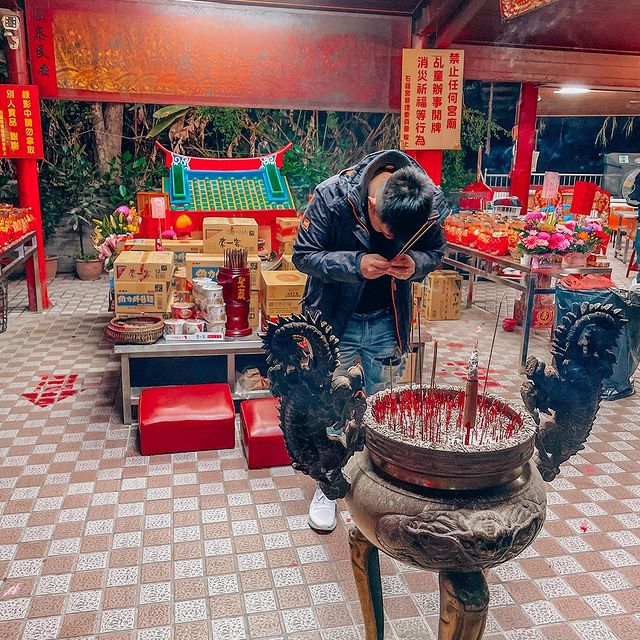 泡麵土地公|南投中寮石龍宮|用泡麵拜拜?還有免費泡麵可以吃!業績冒泡必朝聖的土地公廟 中寮石龍宮 泡麵土地公【南投中寮石龍宮】用泡麵拜拜?還有免費泡麵可以吃!業績冒泡必朝聖的土地公廟 2 2026