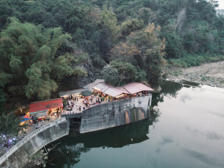 泡麵土地公|南投中寮石龍宮|用泡麵拜拜?還有免費泡麵可以吃!業績冒泡必朝聖的土地公廟 南投石龍宮 泡麵土地公|南投中寮石龍宮