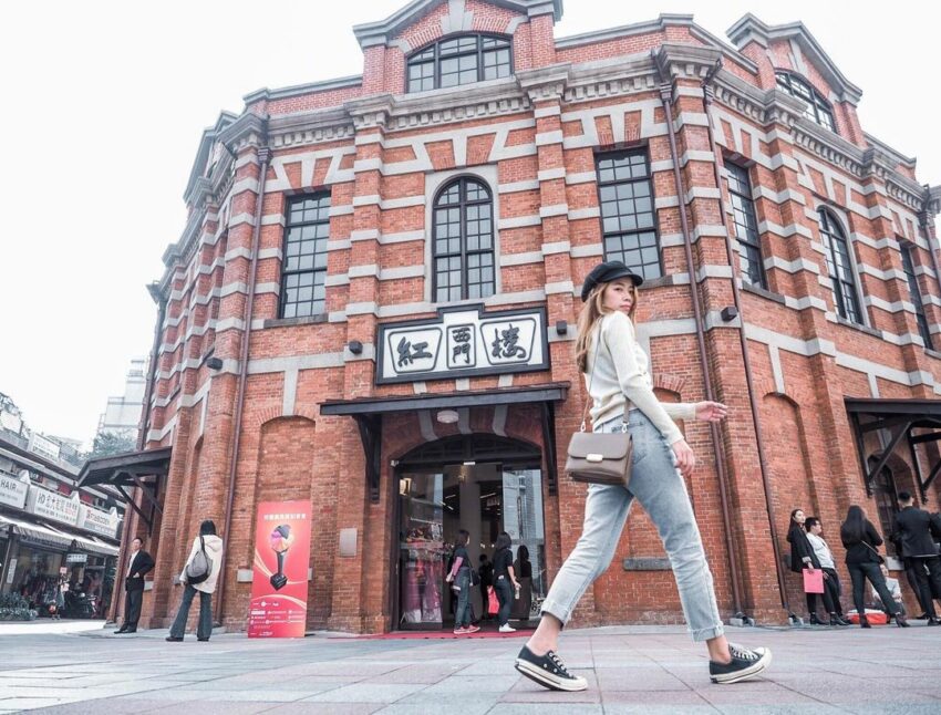 剝皮寮歷史街區 | 附近景點 | 位於熱鬧時髦的西門町街邊，古色古香的紅樓吸引著來往路人的目光