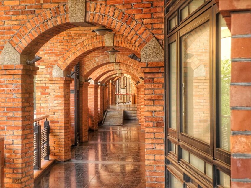 剝皮寮歷史街區 | 傳統風格的紅磚牆，絕對是旅客不可錯過的拍照重點