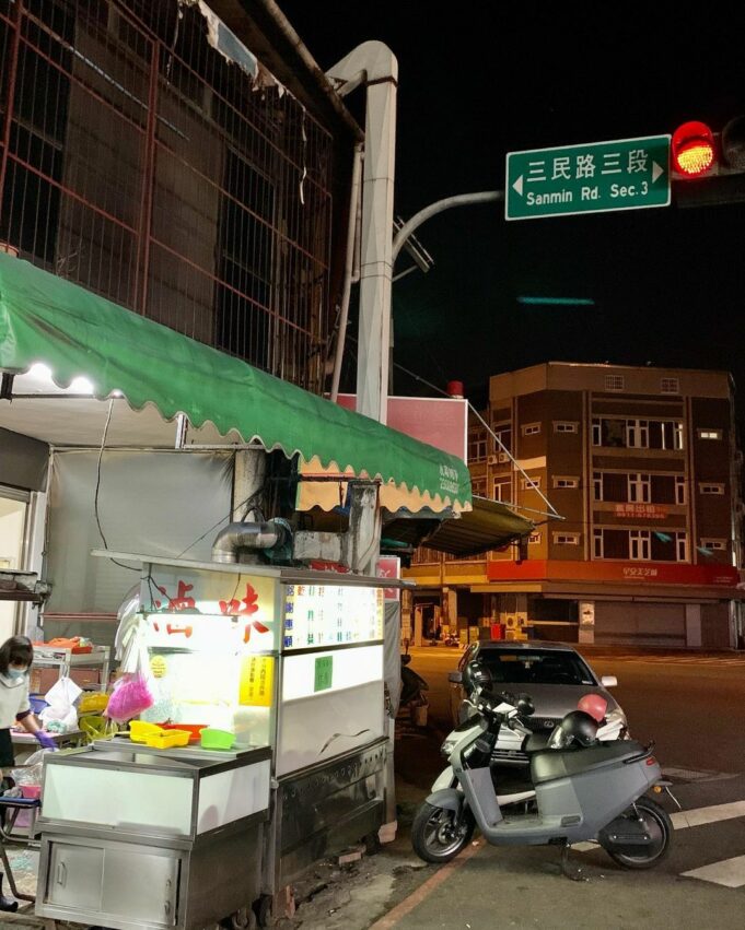 【台中宵夜】精選10間台中深夜食堂推薦，拉麵、煎餃、滷肉飯、麻辣鍋