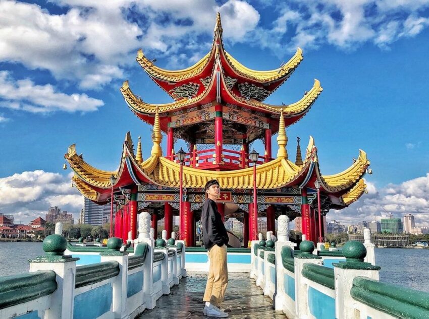 【蓮池潭風景區】高雄左營 | CNN都讚嘆！龍虎塔x滑水樂園一日遊《必吃美食&景點＆交通》