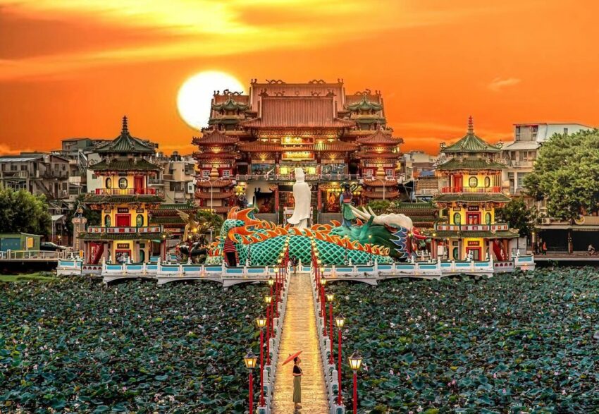 【蓮池潭風景區】高雄左營 | CNN都讚嘆！龍虎塔x滑水樂園一日遊《必吃美食&景點＆交通》