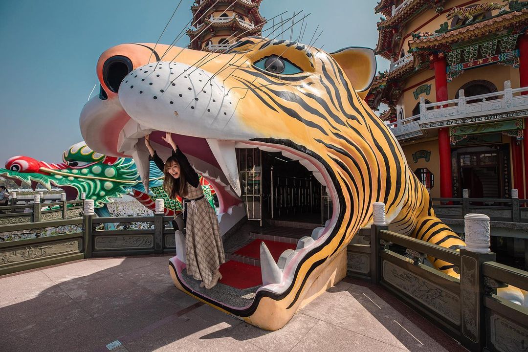 【蓮池潭風景區】高雄左營 | CNN都讚嘆！龍虎塔x滑水樂園一日遊《必吃美食&景點＆交通》