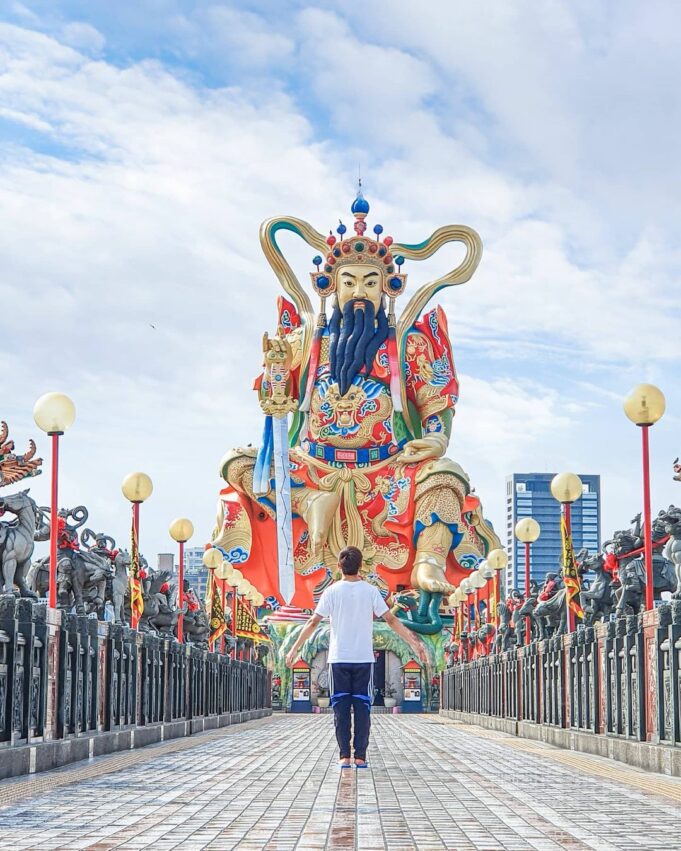 【蓮池潭風景區】高雄左營 | CNN都讚嘆！龍虎塔x滑水樂園一日遊《必吃美食&景點＆交通》