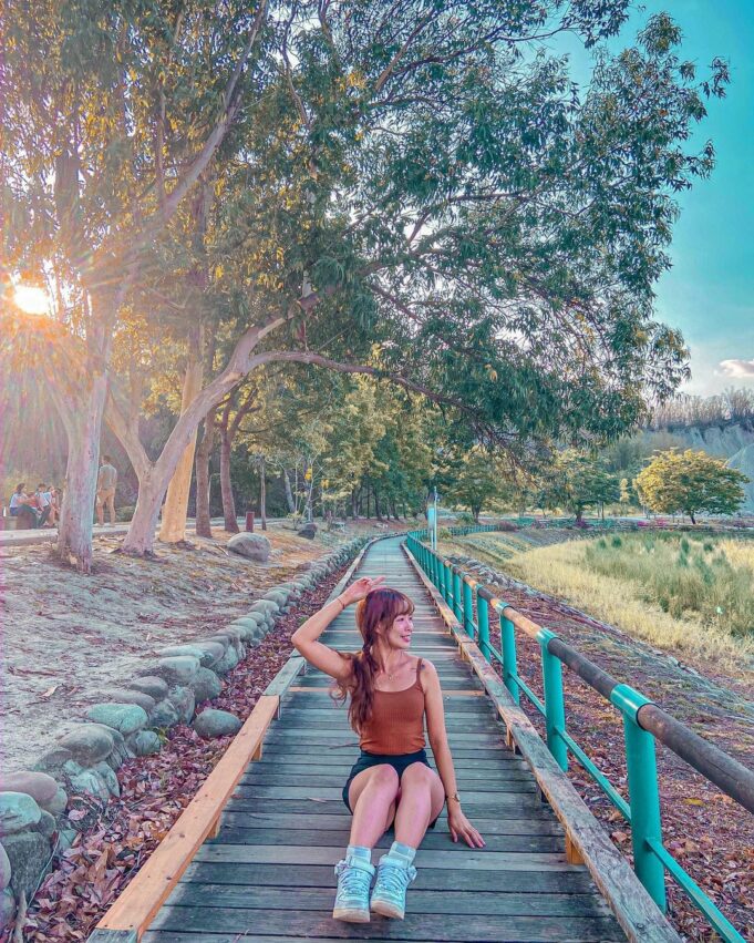 【田寮月世界】漫步天空步道&一覽月球般惡地景色《門票＆交通＆美食＆附近景點》