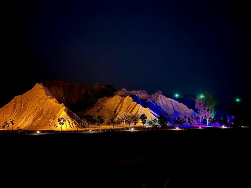 【田寮月世界】漫步天空步道&一覽月球般惡地景色《門票＆交通＆美食＆附近景點》