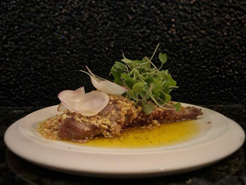 涼山遊憩區｜AKAME餐廳裡的菜單會依每日採買的食材做微調，主要以火烤的方式，搭配各式香料，將主食材的美味突顯出來。