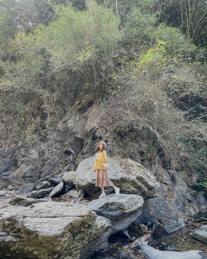 涼山遊憩區有近幾年越熱門的可愛哈比屋、適合拍照打上的彩虹巴士站、彩虹階梯等裝置。