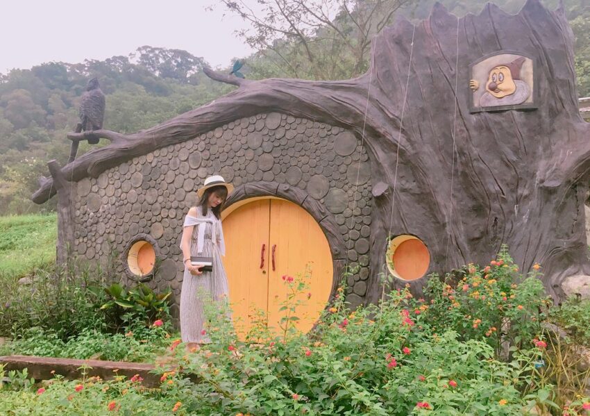 涼山遊憩區｜三棟風格截然不同的哈比屋，各有不同特色，有的由石頭砌成，有的則由木塊組成，還有一間融合了原住民圖騰，相當具有台灣特色。