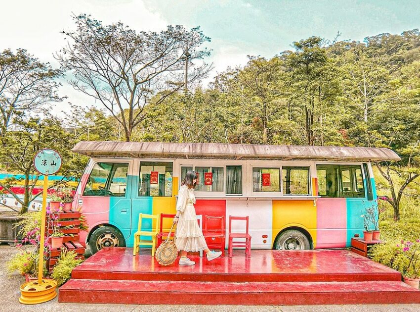 涼山遊憩區｜例如彩虹階梯、迷你水管屋、彩虹搖椅、愛心隧道…等，都是不容錯過的必拍景點。