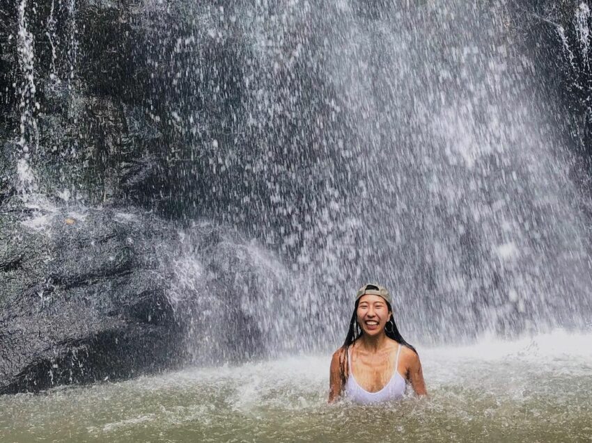 涼山遊憩區｜而想到達高度落差50公尺的第三層瀑布，必須爬過不少大石頭，才能看見涼山瀑布最精華的樣貌。