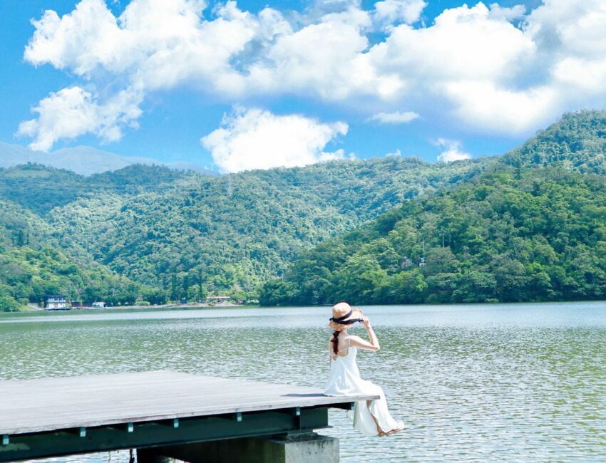 位於宜蘭礁溪的龍潭湖風景區,伴隨著廣闊綠地空間的龍潭湖,穿梭在環湖步道上散散步,欣賞靜謐的湖景和層層疊疊的山景,觀察豐富的生態環境,仔細探索龍潭湖不同角度之美。 龍潭湖風景區