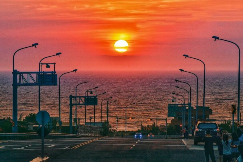 台灣公路景點 #3 通霄落日大道【苗栗－台61線】,南橫景點,南部橫貫公路景點, 南橫公路景點, 台61線景點, 台11線景點, 中橫景點, 南迴公路景點, 濱海公路景點, 南橫一日遊, 新中橫景點, 南橫景點2023, 61快速道路景點, 南迴景點, 羅馬公路景點, 北宜公路景點, 北橫公路景點, 阿里山公路景點, 沿山公路景點, 台61線景點地圖, 西濱公路景點, 西濱快速道路景點, 蘇花公路景點, 玉長公路景點, 阿里山公路沿線景點, 南迴公路景點2023, 南迴公路美食, 西部濱海公路景點, 國道三號景點, 台61景點, 淡金公路景點, 北部濱海公路景點, 南橫風景, 北宜景點, 中部西濱公路景點, 台21線景點, 屏鵝公路景點, 台18線景點, 國道三號中部旅遊景點, 193縣道景點, 台61線景點2023, 台26線景點, 台2線景點, 中橫景點2023, 南迴公路景點地圖, 南横景點, 61線景點, 台7線景點, 中橫公路景點, 台20線景點, 蘇花景點, 國道三號沿途景點, 新南迴公路景點, 羅馬公路一日遊, 185縣道景點, 高速公路景點, 台七線景點, 南橫旅遊景點, 台14線景點, 台11線景點地圖, 台1線景點, 國道3號景點, 台11景點, 台61線沿途景點, 高速公路附近景點, 北部西濱公路景點, 南橫沿路景點, 阿里山公路景點地圖, 東北角濱海公路景點, 南迴景點地圖, 南下國道一號附近景點, 花東海岸公路景點, 台61線景點美食, 內山公路景點, 蘇花公路景點地圖, 南橫公路景點地圖, 南迴公路景點推薦, 台61線南部景點, 中部橫貫公路景點, 公路景點, 台11線打卡景點, 不厭亭一日遊, 梅山遊客中心到天池, 屏東南迴公路景點, 蘇花公路沿途景點, 沿山公路新景點, 阿里山公路秘境, 國道一號景點, 濱海公路景點推薦, 北部橫貫公路一日遊, 南橫景點啞口, 61濱海公路景點, 南橫風景區, 北宜公路景點美食, 國道三號沿路景點, 國道一號附近景點, 南橫公路一日遊, 北濱公路景點, 南橫東段景點, 南迴公路景點2021, 不厭亭附近景點, 阿里山公路附近景點, 東西橫貫公路景點, 北濱海公路景點, 咖啡公路景點, 西濱海公路景點, 北上國道一號附近景點, 國道三號南下景點, 國道三號沿線景點, 阿里山公路沿途景點, 陽金公路景點美食, 北部橫貫公路景點, 南橫沿途景點, 國道3號附近景點, 國道一號沿途景點, 國道景點, 南迴改景點, 舊蘇花公路景點, 西濱沿路景點, 台14甲線景點, 國道三號南部景點, 中橫熱門景點, 中橫一日遊, 國道附近景點, 南橫東進西出景點, 1號公路景點, 新中橫景點2021, 南橫梅山景點, 高速公路旁景點, 一號公路景點, 中橫景點2021, 61公路景點, 南橫旅遊地圖, 東富公路景點, 中橫風景, 台61線北部景點, 南迴秘境, 66號公路景點, 中橫景點推薦, 南橫附近景點, 加州一號公路景點, 武嶺景點推薦, 濱海公路景點中部, 台11縣景點, 隙頂附近步道, 公路花園景點, 花東濱海公路景點, 西濱快速公路景點, 南迴景點推薦, 俗女養成記公路旅行景點, 清水斷崖天空步道門票, 南橫沿線景點, 國道三景點, 濱海公路景點餐廳, 南橫的景點, 61海線景點, 南橫公路景點介紹, 國道一號沿路景點, 台84線景點, 南迴線景點, 南部濱海公路景點, 高速公路沿線景點, 台193線景點, 中部濱海公路景點, 蘇花公路景點推薦, 南橫公路沿路景點, 橫貫公路景點, 南迴沿路景點, 高速公路沿路景點, 南橫一日遊景點, 草嶺公路景點, 西濱公路景點介紹, 國道3景點, 南橫公路景點2023, 61號快速道路景點, 花東公路景點, 中橫旅遊景點, 高速公路沿途景點, 國道三號旅遊景點, 169縣道景點, 南迴旅遊景點, 台61沿線景點, 61西濱景點, 國道一號沿線景點, 國道1號景點, 花東縱谷公路景點, 蘇花公路沿路景點, 南迴公路一日遊, 南橫景點2020, 北橫公路景點介紹, 國道三號中部景點, 加州1號公路景點, 185縣道一日遊, 新中橫旅遊景點,