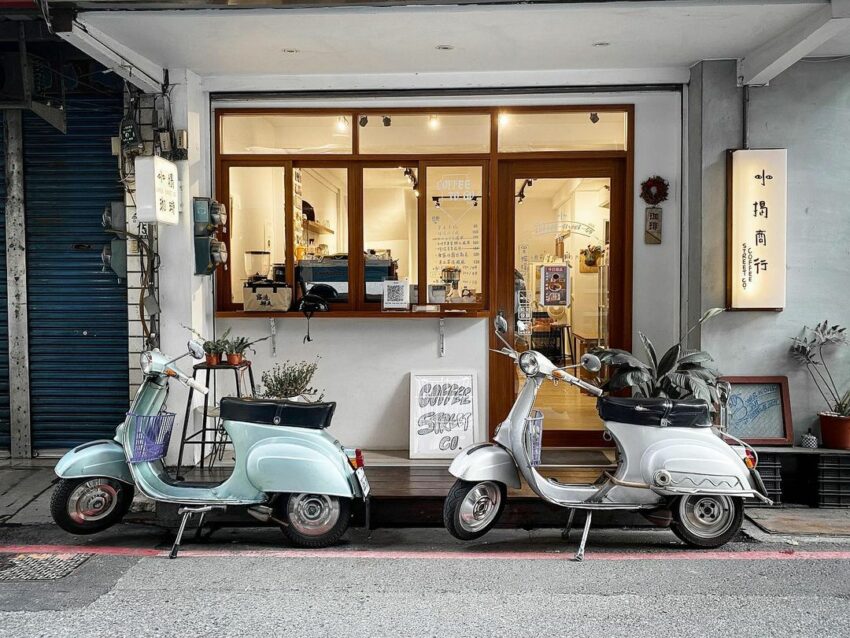 羅東美食，沒想到羅東夜市裡也有這麼文青的咖啡廳！小揭商行的氛圍很日式，裝潢簡單舒適