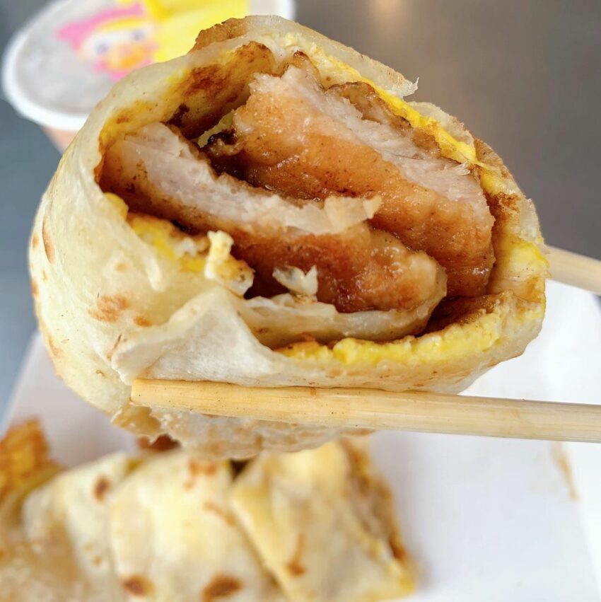 羅東美食｜羅東早餐、早午餐，嗄嗄叫雖然也賣三明治和漢堡，但手工蛋餅才是店裡的招牌。