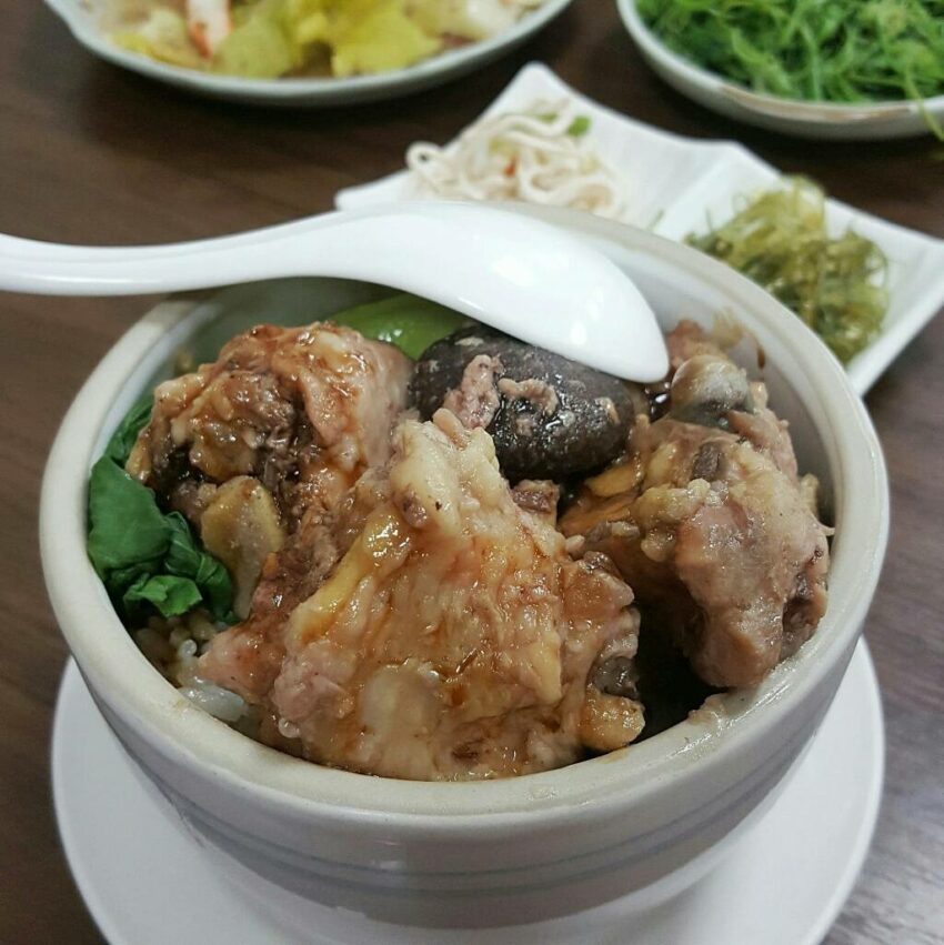 羅東美食，除了主食，麥麵子也有現炒的私房料理及海鮮料理，菜色不多但道道都是經典。