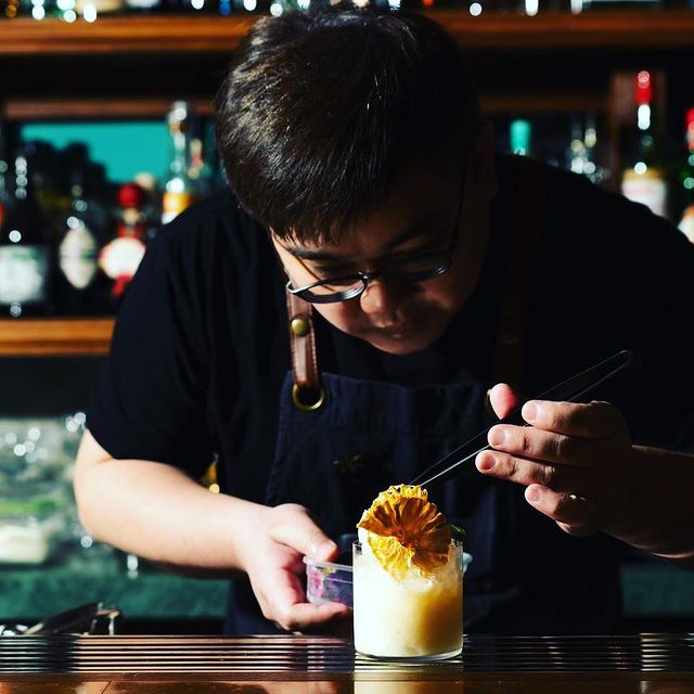 台南酒吧推薦》精選7間隱身巷弄內的台南特色酒吧，尋找府城微醺時光！