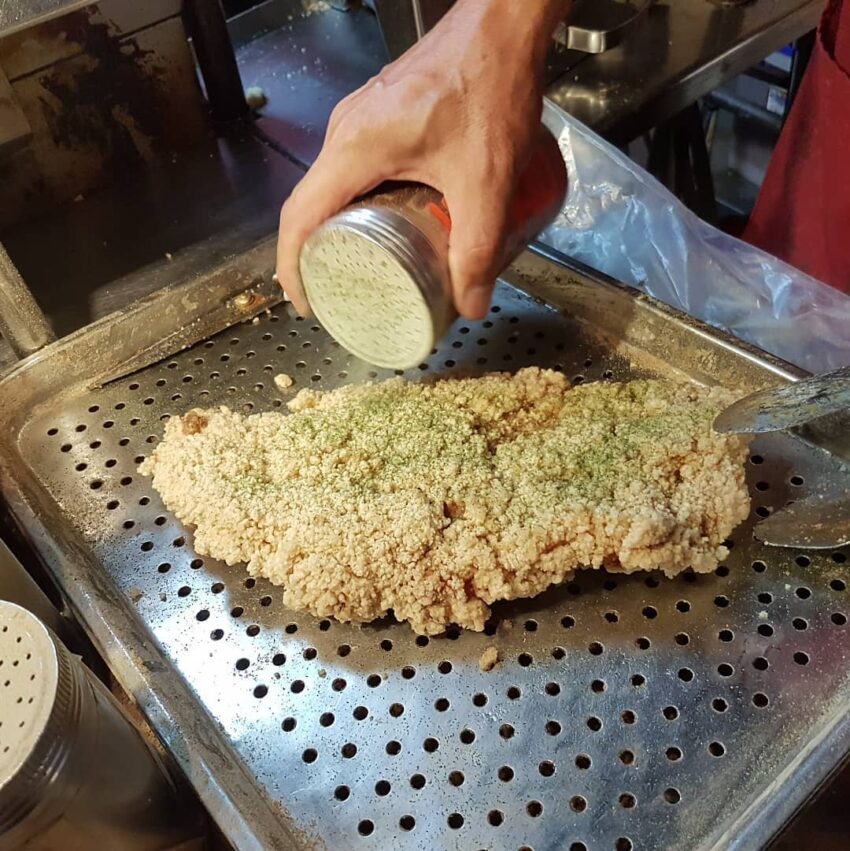 【饒河夜市美食】推薦18間饒河街必吃美食、排隊小吃、冰品甜點、人氣飲料全攻略 【饒河夜市美食】推薦18間饒河街必吃美食、排隊小吃、冰品甜點、人氣飲料全攻略