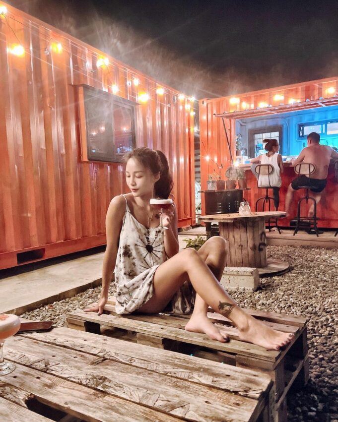 水面休息酒吧