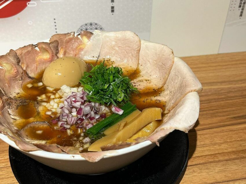 【新竹美食推薦】30家新竹在地美食/夜市/東門市場/城隍廟/咖啡廳，各種新竹小吃異國料理通通看這裡！