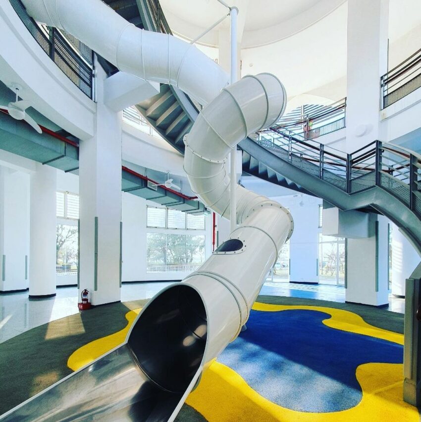 【南寮漁港一日遊】17公里海岸線、波光市集、魚鱗天梯、新竹漁港美食、新竹風箏節