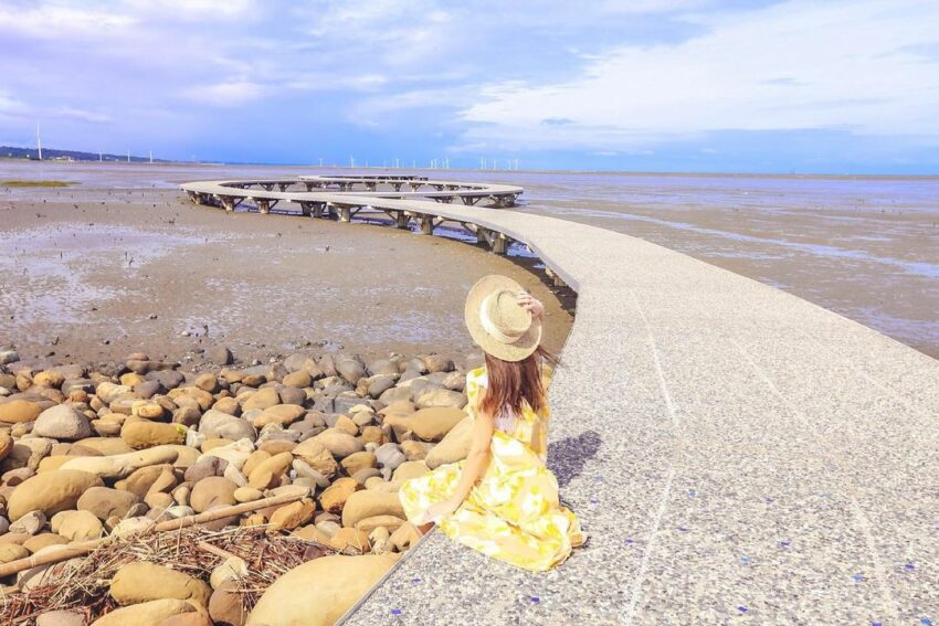 【南寮漁港一日遊】17公里海岸線、波光市集、魚鱗天梯、新竹漁港美食、新竹風箏節