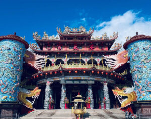 【花蓮走春景點推薦】9間必訪靈驗花蓮廟宇，過年賞燈祈福去｜走春景點、過年聚餐餐廳