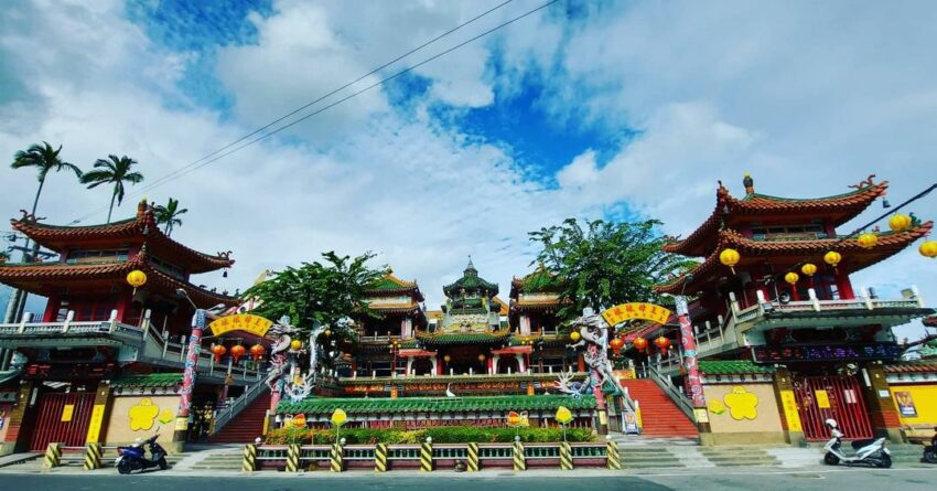 【花蓮走春景點推薦】9間必訪靈驗花蓮廟宇，過年賞燈祈福去｜走春景點、過年聚餐餐廳