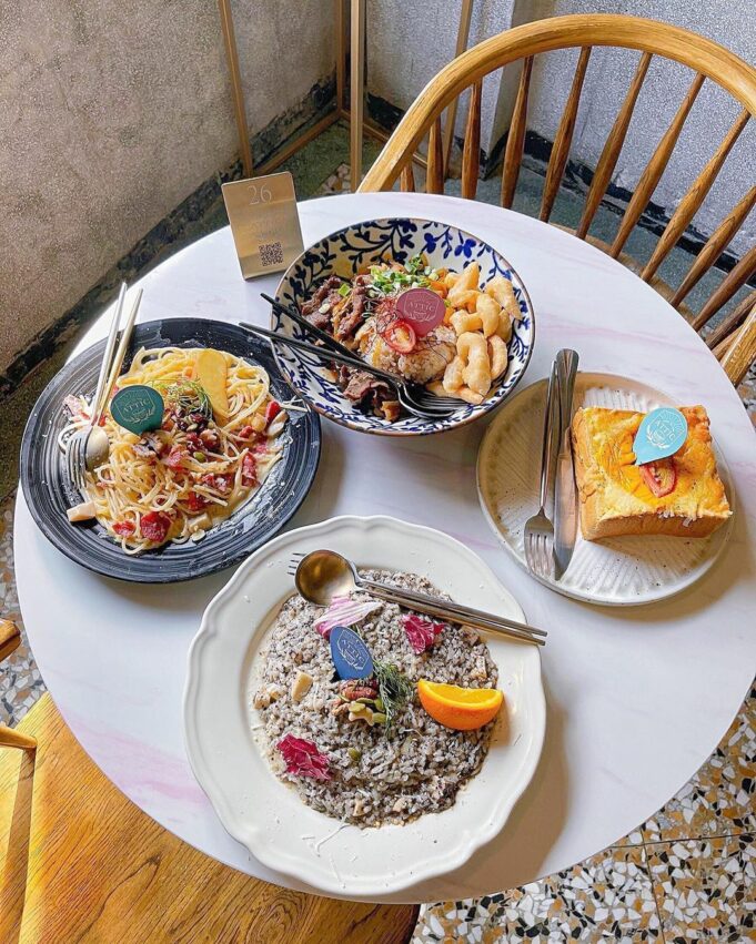 員林景點推薦|探索14處超好拍員林秘境,蜀葵花海、桐花步道、夢幻夜景、純白教堂 員林 員林景點 員林美食 Attic小閣樓