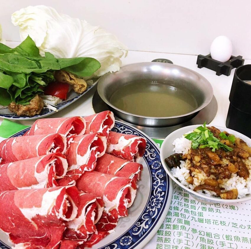 【士林夜市美食】精選TOP20士林夜市必吃，碳烤雞排/十全排骨/麻辣涼麵/蚵仔煎推薦