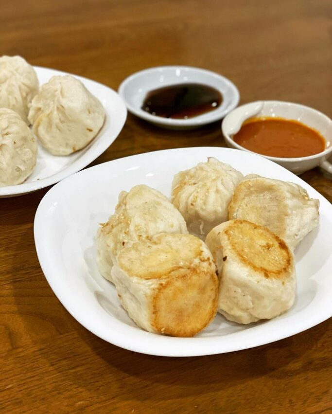 【士林夜市美食】精選TOP20士林夜市必吃，碳烤雞排/十全排骨/麻辣涼麵/蚵仔煎推薦